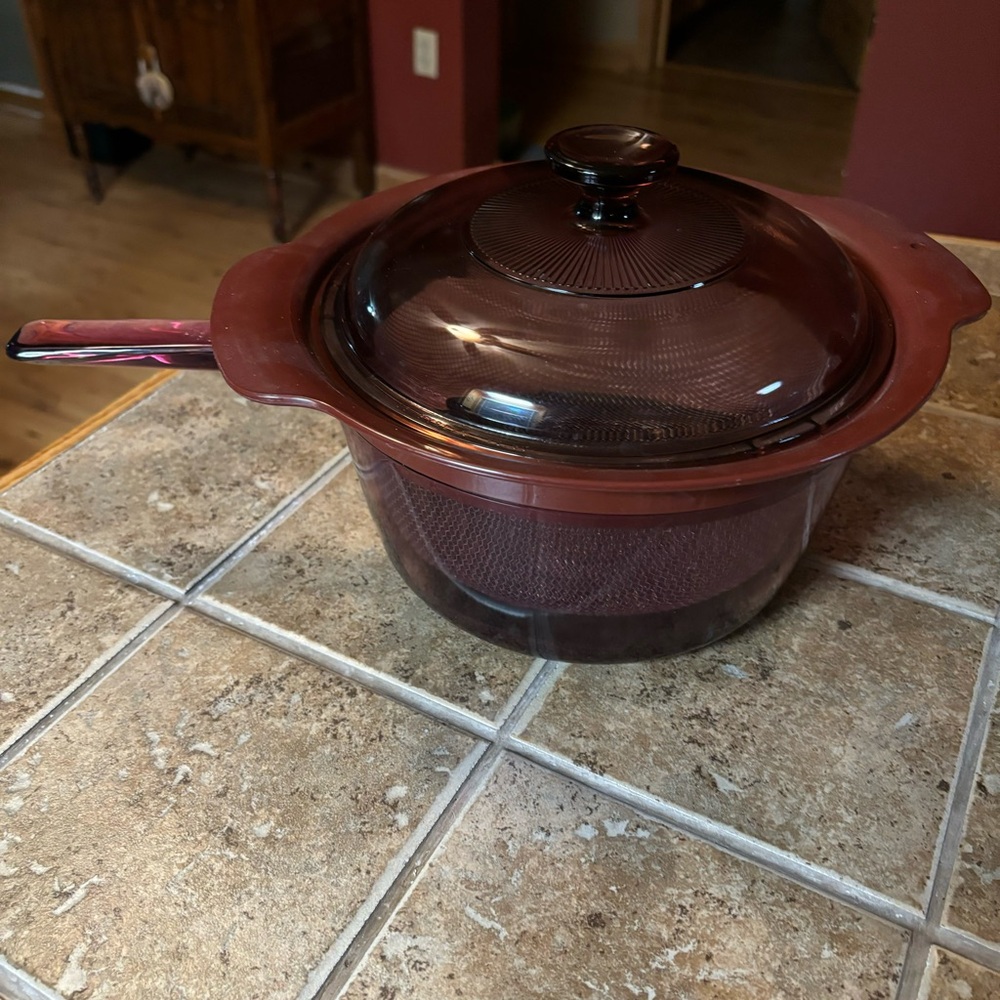Corning Visions 2.5 qt Saucepan • Cranberry - Picture 6 of 6